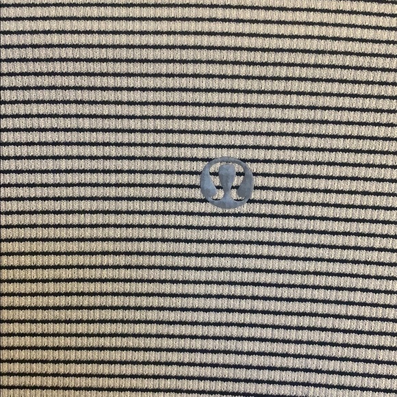 Lulu lemon size 8 long sleeve - Picture 2 of 5